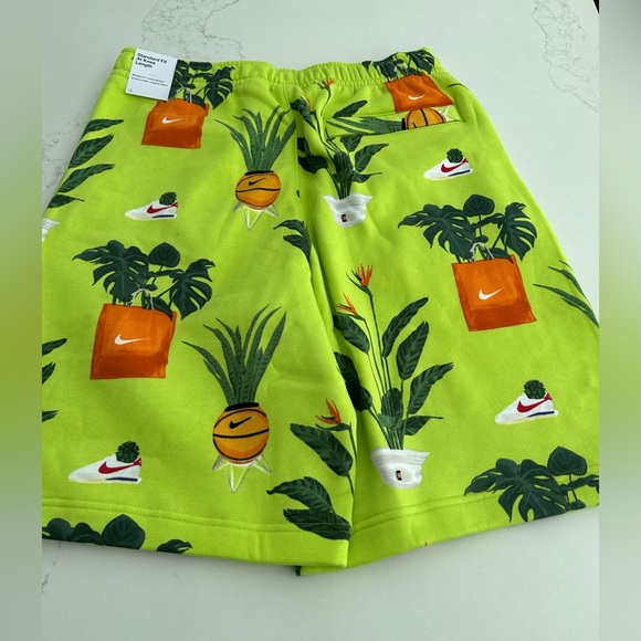 $60 Mens Size M Nike Court Cortez Plant Graphic Printed Sweatshorts DV9613-321 - Picture 3 of 9